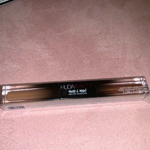 Huda Beauty Melted Eyeshadow